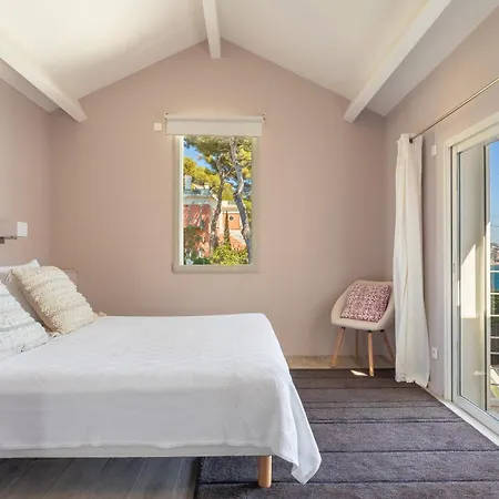 Notre-dame - Luxe Sur La Colline - *